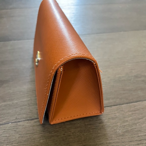 Tory Burch Sunglasses Case - Picture 5 of 8